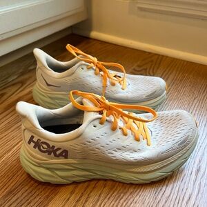 Hoka Women’s Clifton 8, size 7 — like new!
